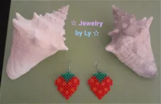 Handmade strijkkralen oorbellen aardbeien Jewelry by Ly