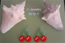 Handmade strijkkralen oorbellen kersen Jewelry by Ly