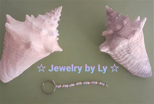 Handmade kralen sleutelhanger roze blauw wit goud Jewelry by Ly - 0