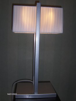 Twee Modern Art Grote Metalen Tafellampen met Wittse Stoffen Kappen in Nieuwstaat. - 3