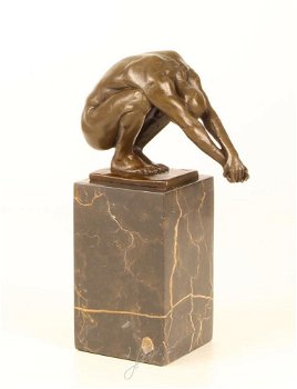 Bronzen beeld van een mannelijk naakt in een duik positie - 6