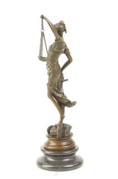 Een bronzen beeld van de Vrouwe Justitia - 3