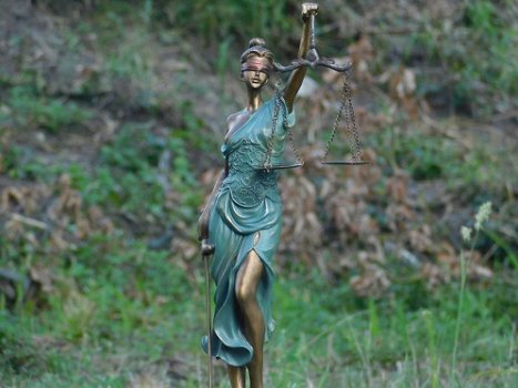 polystone beeld , Vrouwe Justitia - 5