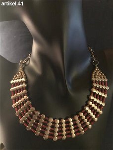 collier met bloedkoraal 