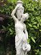 wit stenen beeld vrouw met waterpartij , fontein - 1 - Thumbnail