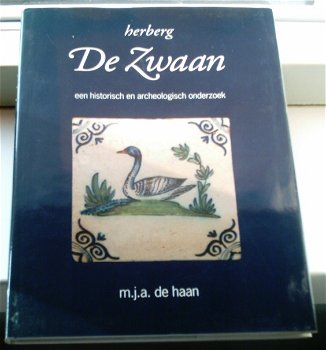 Herberg De Zwaan. Hardinxveld-Giessendam. ISBN 9070960346. - 0