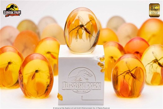 ECC Jurassic Park Statue Elephant Mosquito in Amber - 5