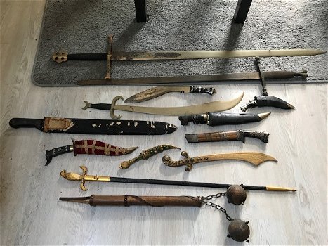 te koop replica geweren en zwaarden - 1