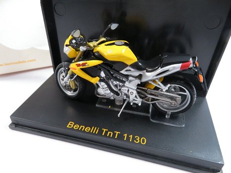 1:24 Ixo Moto 2004 Benelli TnT 1130 geel - 1