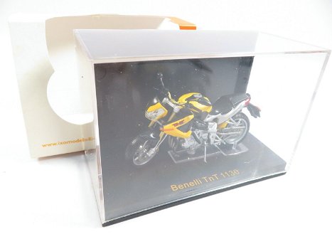 1:24 Ixo Moto 2004 Benelli TnT 1130 geel - 2