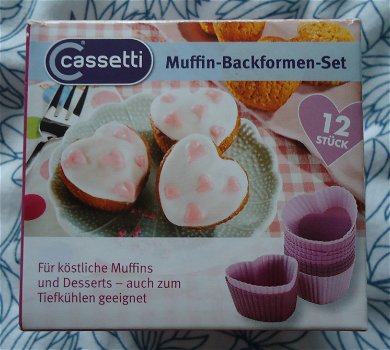 Te koop nieuw muffin bakvormenset (hartvormig - 12 stuks). - 0