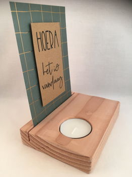 complete decoratie set; kaart met quote & houten standaard & waxine; Hoera het is vandaag - 2