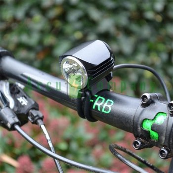 Power LED Fietsverlichting 900 Lumen LED - 0