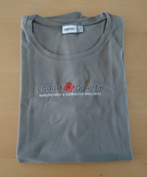 Te koop een beige T-shirt van Esprit met print (maat XL). - 7