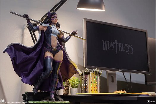 Sideshow Collectibles Huntress Premium Format - 2