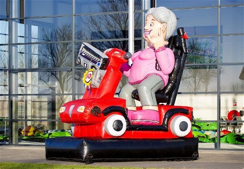 Sarah pop op scootmobiel te huur, landelijke bezorging mogelijk - 1