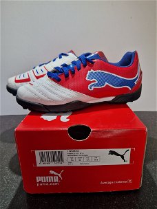 Puma kunstgras voetbalschoenen (nieuw) - maat 34