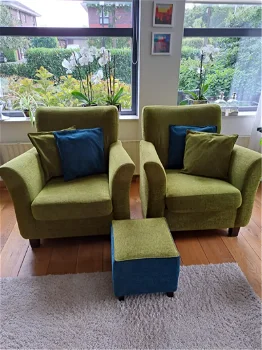 Groene fauteuils met bijpassend voetenbankje en kussens. - 0