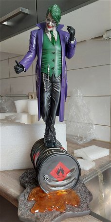 THE JOKER - by DC Comics - Raisin Statue