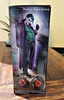 THE JOKER - by DC Comics - Raisin Statue - 7