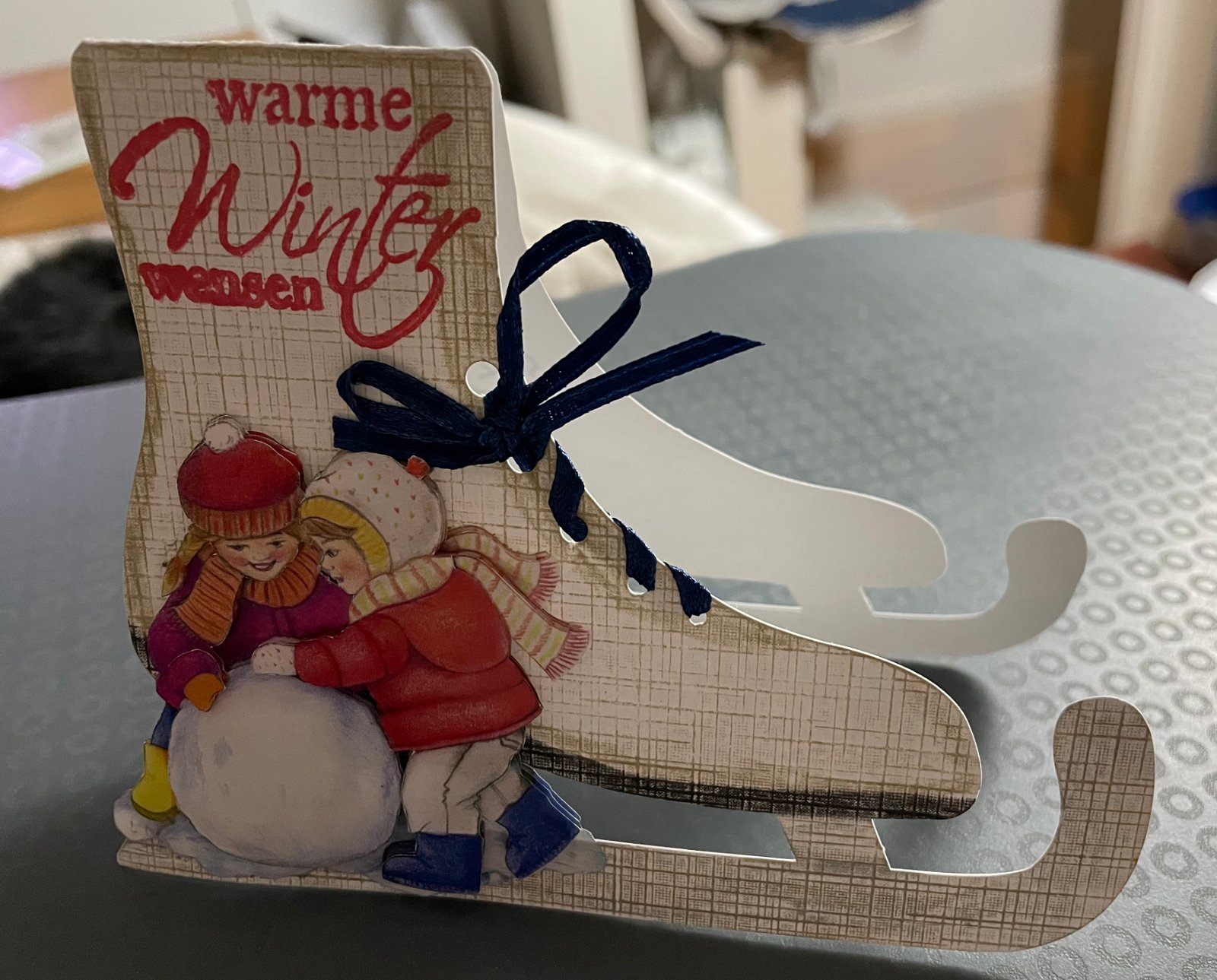 Winter --- Kinderen met een grote sneeuwbal - Afbeelding 2