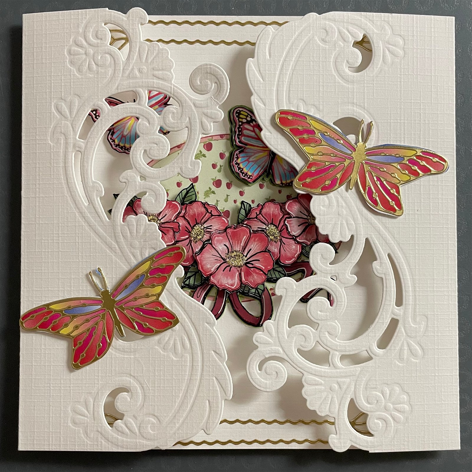 Dieren --- Vlinders bij de rode bloemen - Afbeelding 3