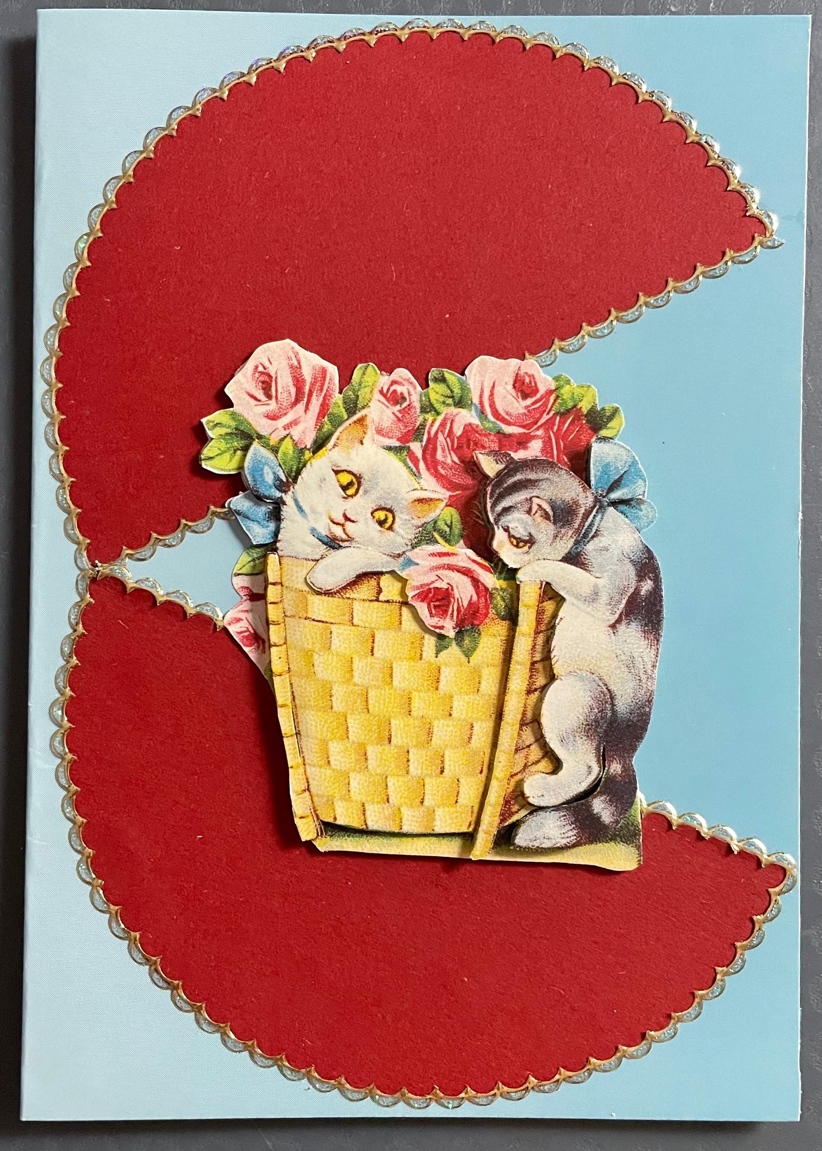 Dieren --- Poezen / Katten bij de bloemenmand - nr. 1