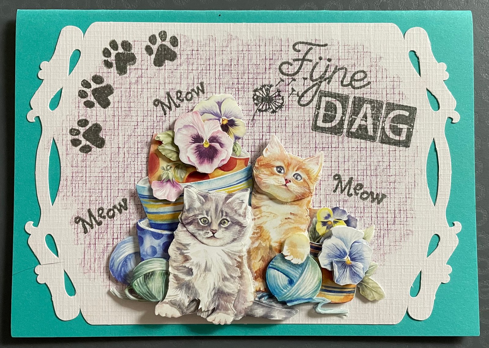 Dieren --- Poezen / Katten bij de bloemen - nr. 1
