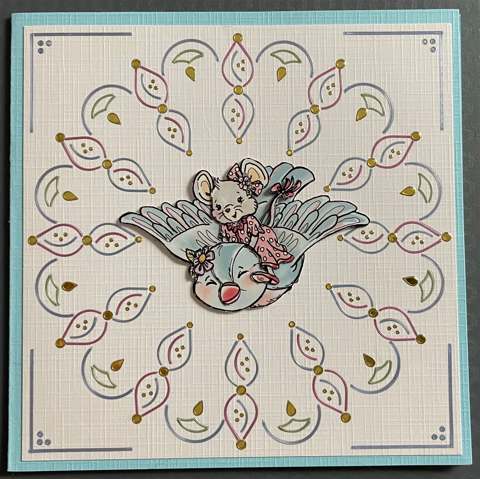 Dieren --- Muisje vliegt op een vogel - nr. 1