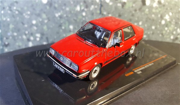 VW Jetta rood 1984 1:43 Ixo V753 - 1