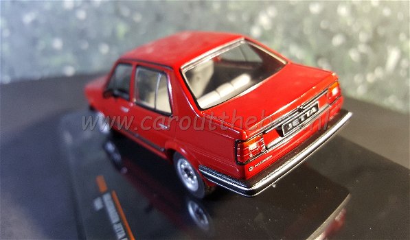VW Jetta rood 1984 1:43 Ixo V753 - 2