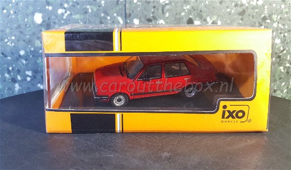 VW Jetta rood 1984 1:43 Ixo V753 - 3