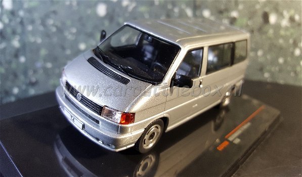 VW T4 Multivan 1990 grijs 1:43 Ixo V754 - 1