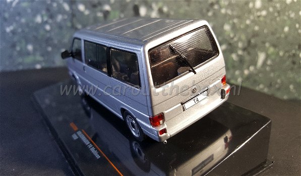 VW T4 Multivan 1990 grijs 1:43 Ixo V754 - 2