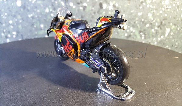 KTM RC16 #88 OLIVEIRA 1:18 Maisto - 2