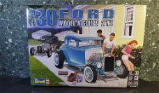 Ford model A coupe 2 in 1  1:25 Revell