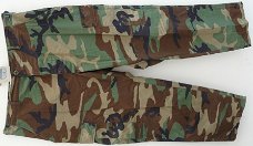 Broek / Trousers Hot Weather, Korps Mariniers, M81 Woodland Camouflage, maat 6775/7989, jaren'90.(1)