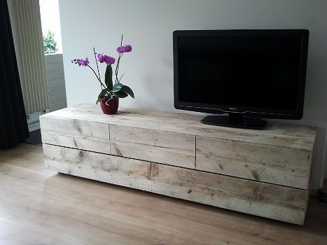 Tv-meubel van gebruikt steigerhout kan ook op maat gemaakt of met een andere indeling of 'kleur' - 2