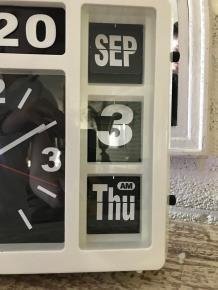 annaloog klok , witte staande klok , met datum - 2