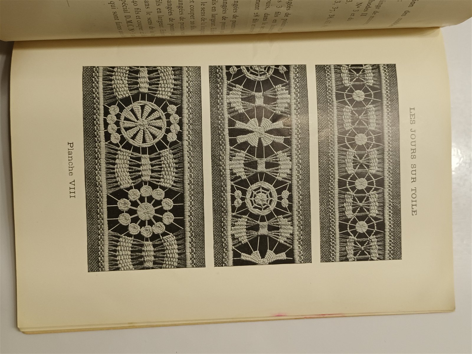 Jours sur Toile Hardanger borduurpatronen Bibliothèque D.M.C. - Afbeelding 4