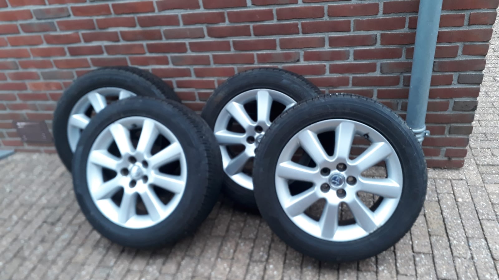 4x 16 inch licht metalen velgen - Toyota Avensis II - winterbanden en zomerbanden - 0 - Thumbnail