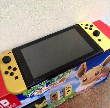 Nintendo Switch Evee + Pikachu - 2