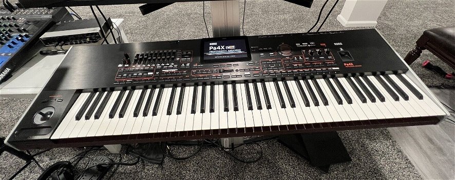 TE KOOP:- Yamaha Tyros 5 Keybord - Korg PA4X 76 Key keyboard- Yamaha Genos 76-Key keyboard - 1