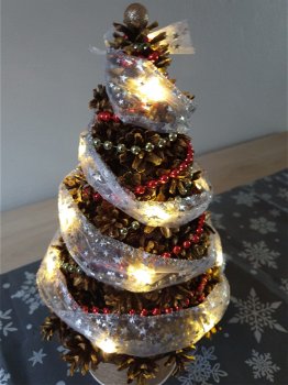 Mooie kerstbomen met kegels - 5