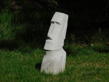 tuinbeeld moai - 3