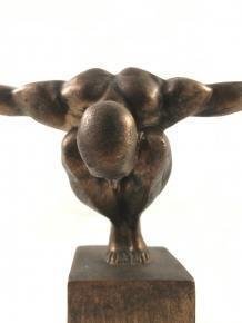sculptuur beeld , Olympian Man - 2