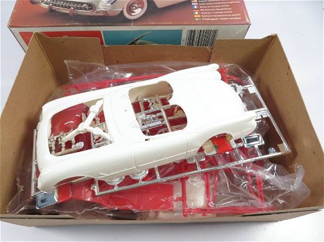 1:24 Monogram bouwkit 2291 1953 Chevrolet Chevy Corvette - 1