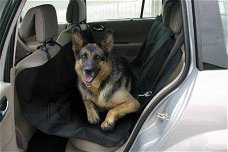 Polyester autodekens voor uw hond op achterbank.
