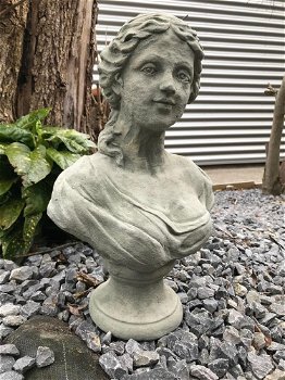 tuinbeeld , vrouwelijke buste - 1