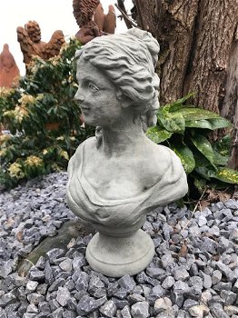 tuinbeeld , vrouwelijke buste - 2